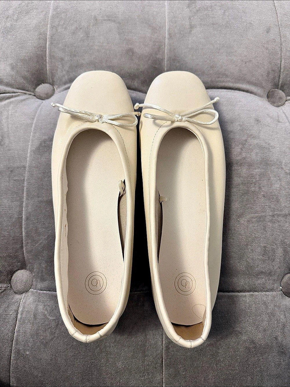 Urban Outfitters Cream Bow Ballet Flats US 7